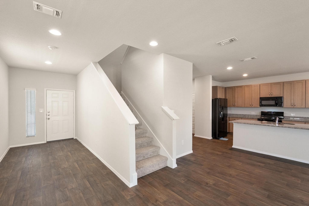 2812 Steels Rd - Photo 3