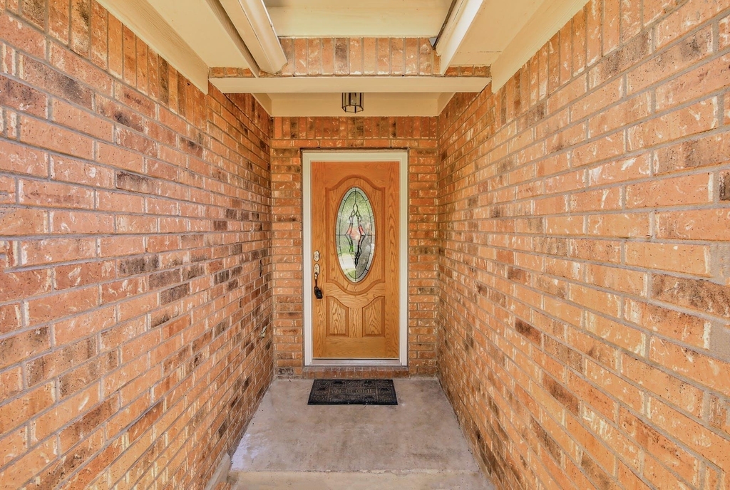 1806 Oakmont Ln - Photo 2