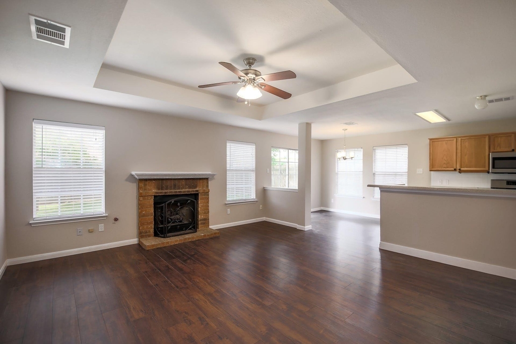 1806 Oakmont Ln - Photo 3