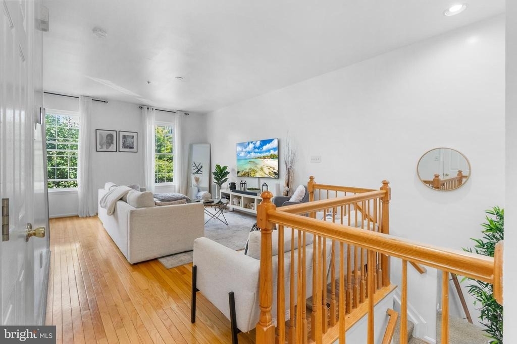 13 Bank Spring Court - Photo 8