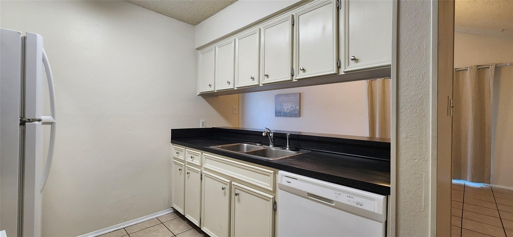 404 Creek Cv - Photo 6
