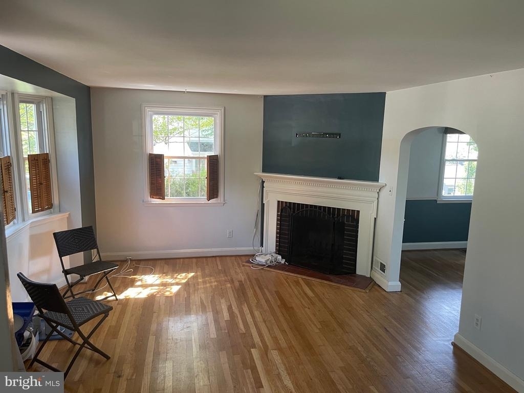 819 Fairway - Photo 1