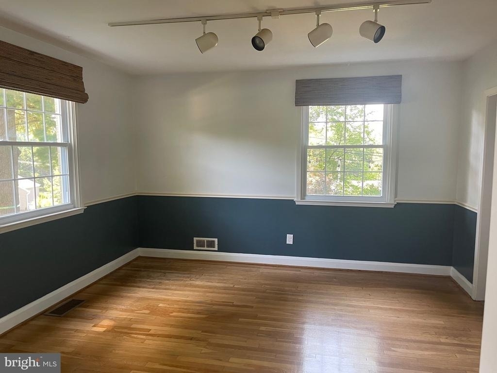 819 Fairway - Photo 3