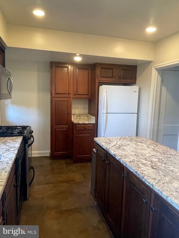 819 Fairway - Photo 7