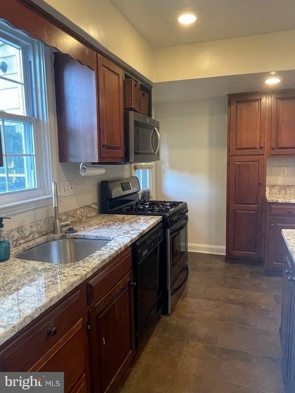 819 Fairway - Photo 6