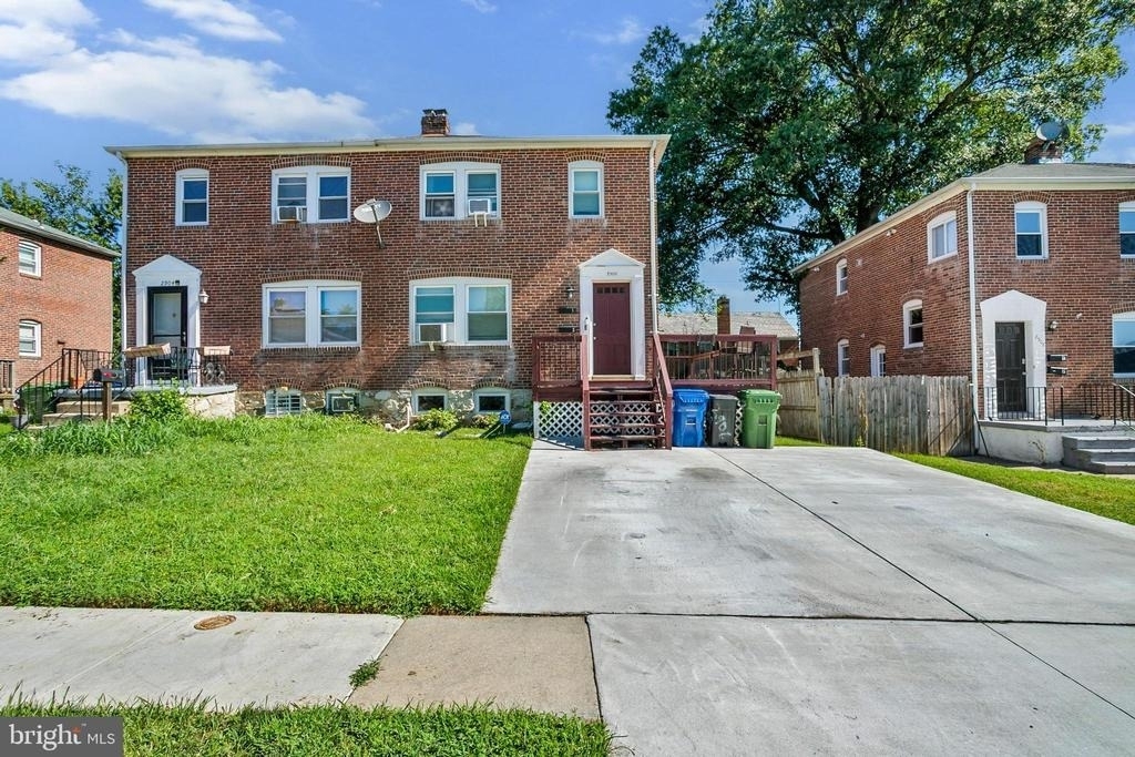 2906 Clearview Avenue - Photo 0