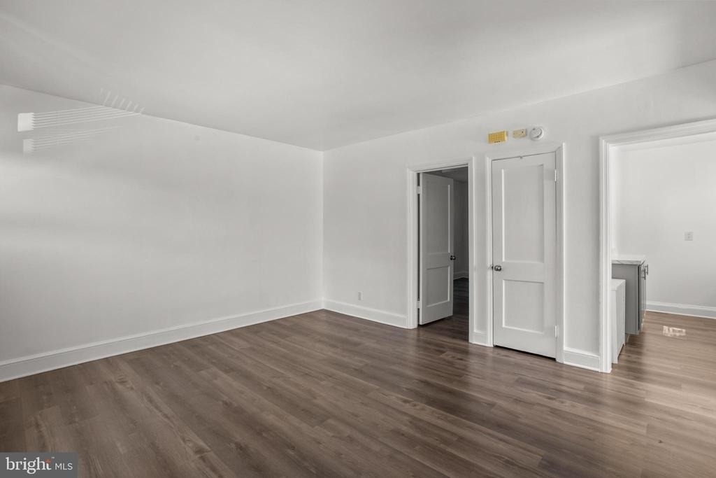 2906 Clearview Avenue - Photo 9