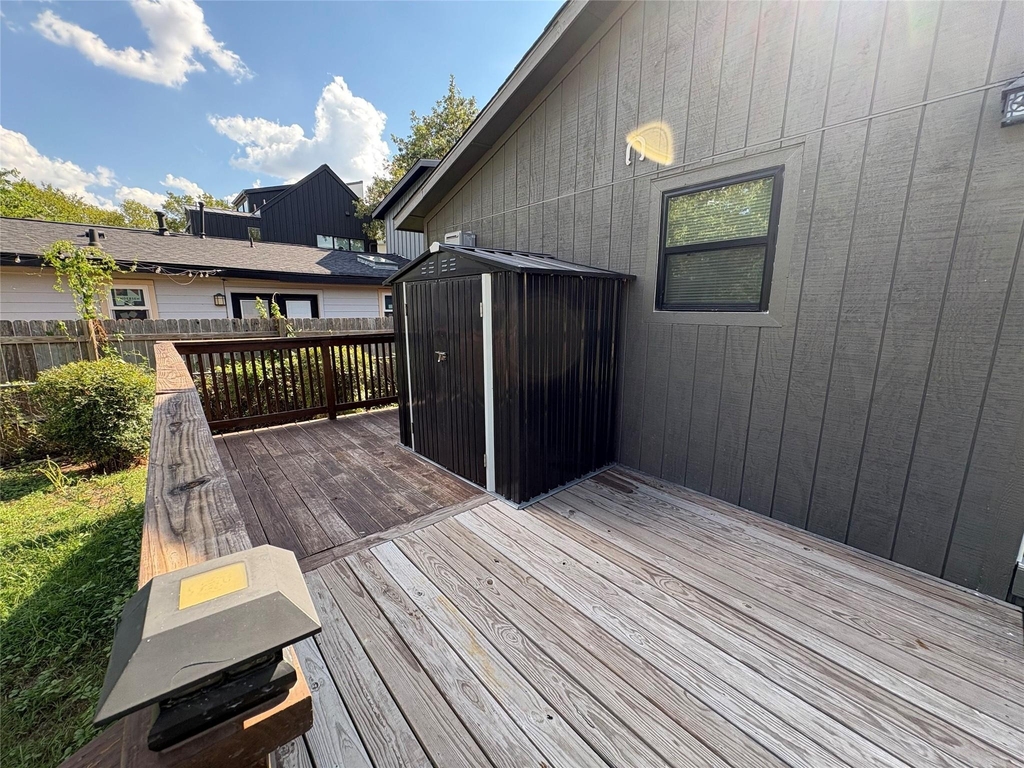 1709 Deloney St - Photo 13