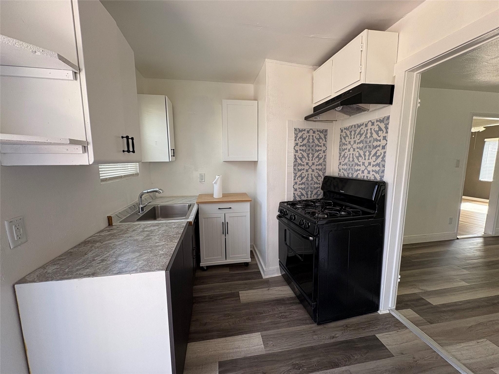 1709 Deloney St - Photo 4