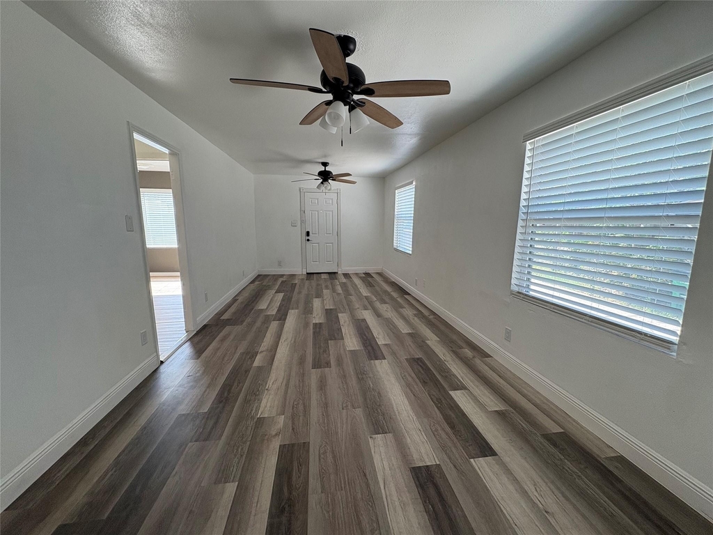 1709 Deloney St - Photo 3