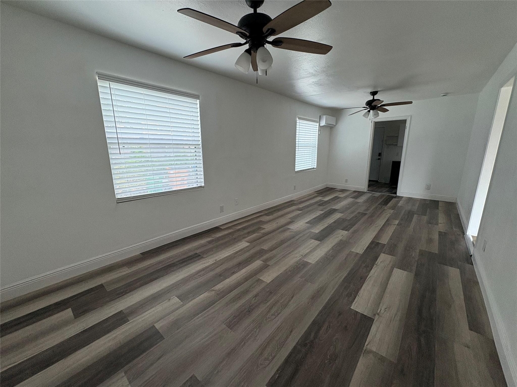 1709 Deloney St - Photo 2
