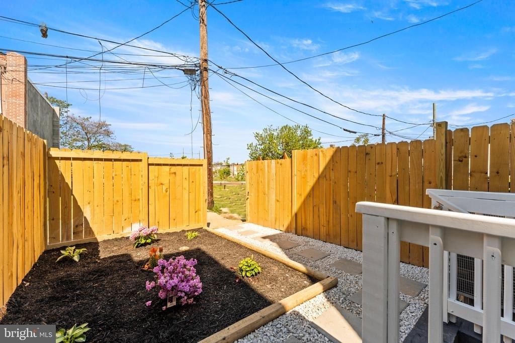 1724 N Milton Avenue - Photo 30