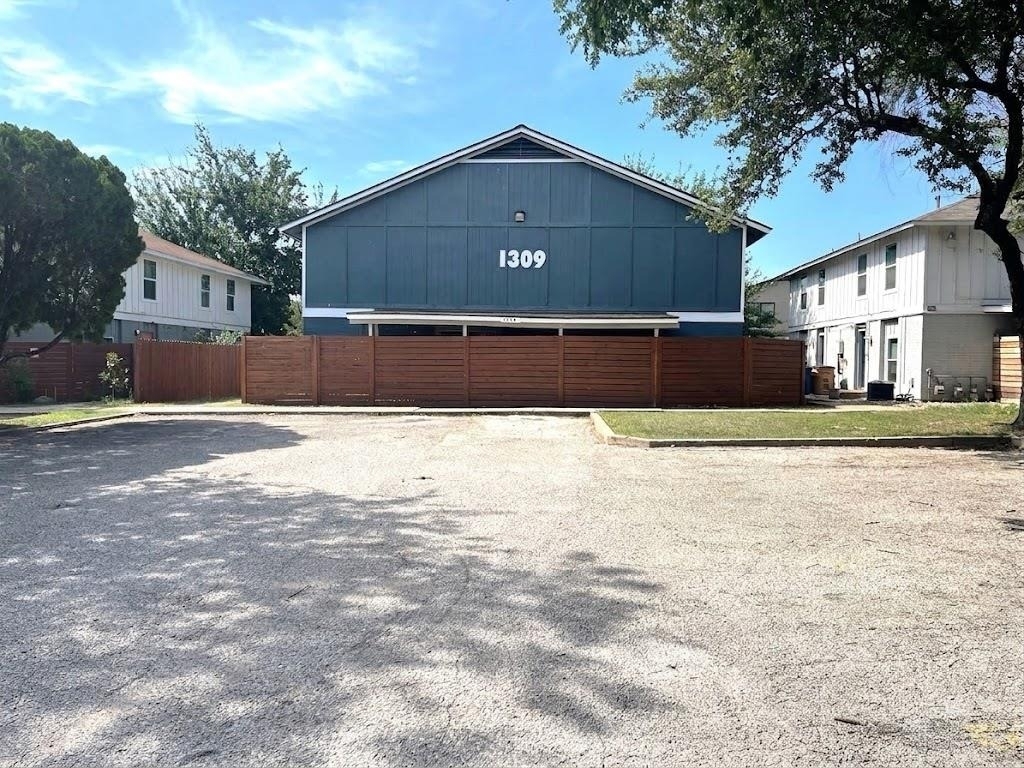 1309 Southport Dr - Photo 0