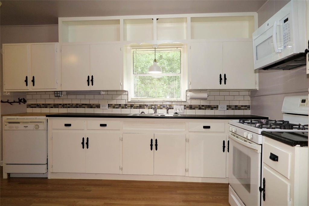 1205 Forest St - Photo 6