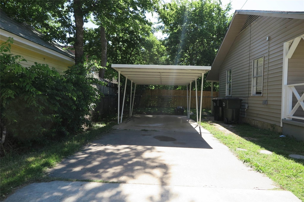 1205 Forest St - Photo 2