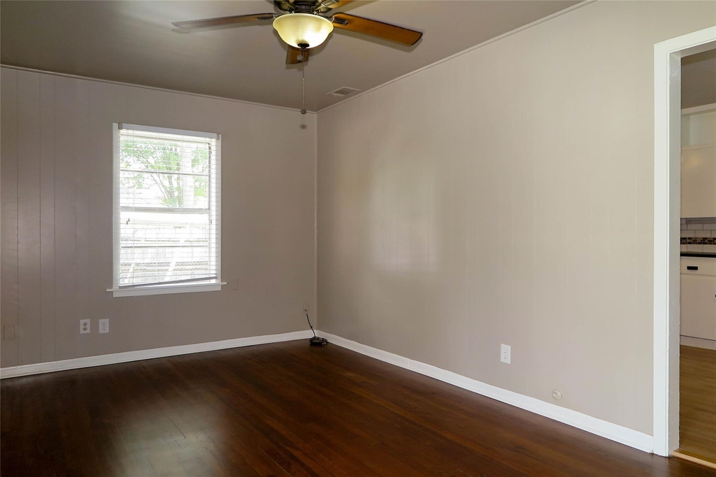 1205 Forest St - Photo 4