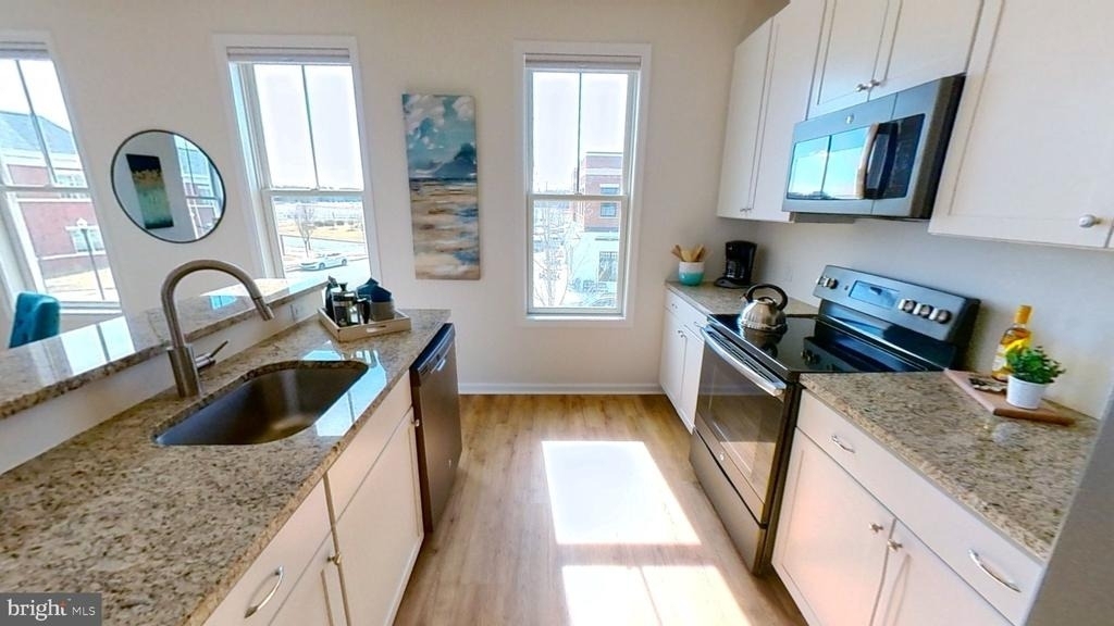 801 Mapleton Avenue - Photo 2