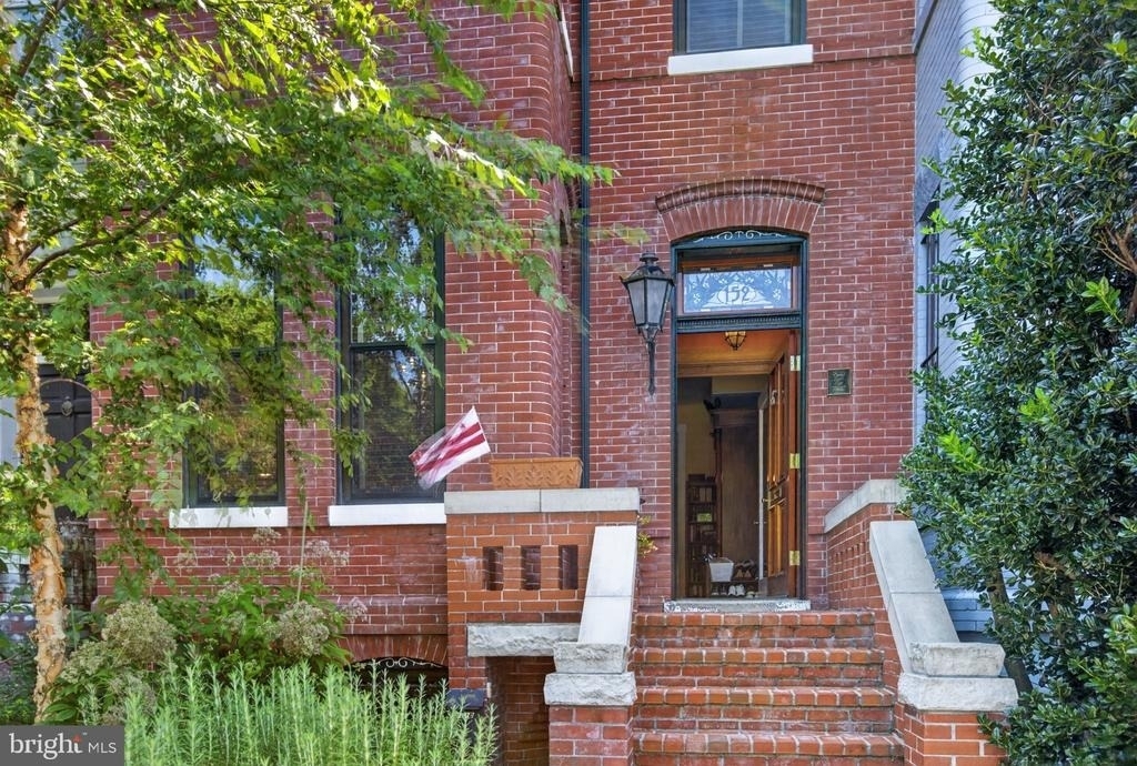 152 13th Street Se - Photo 2