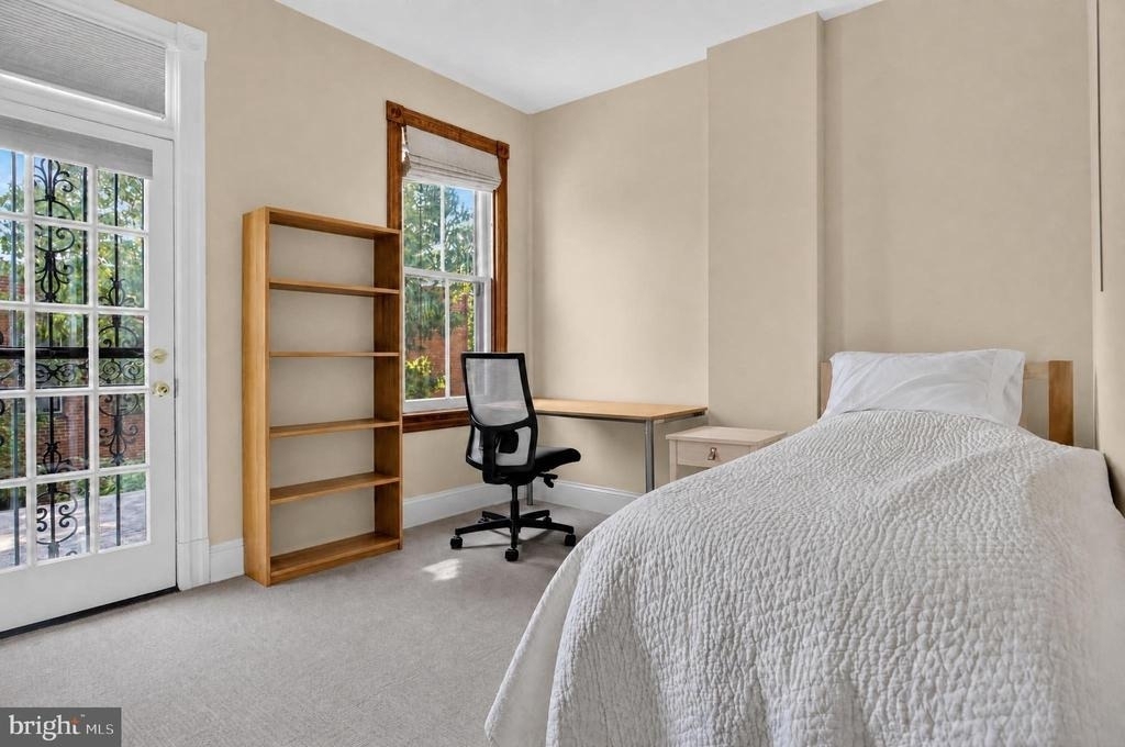 152 13th Street Se - Photo 1
