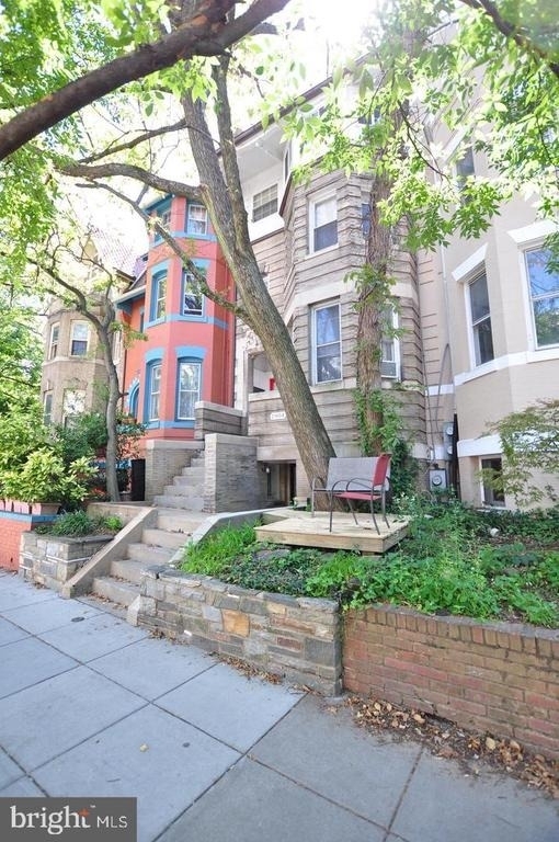 1904 Calvert Street Nw - Photo 2