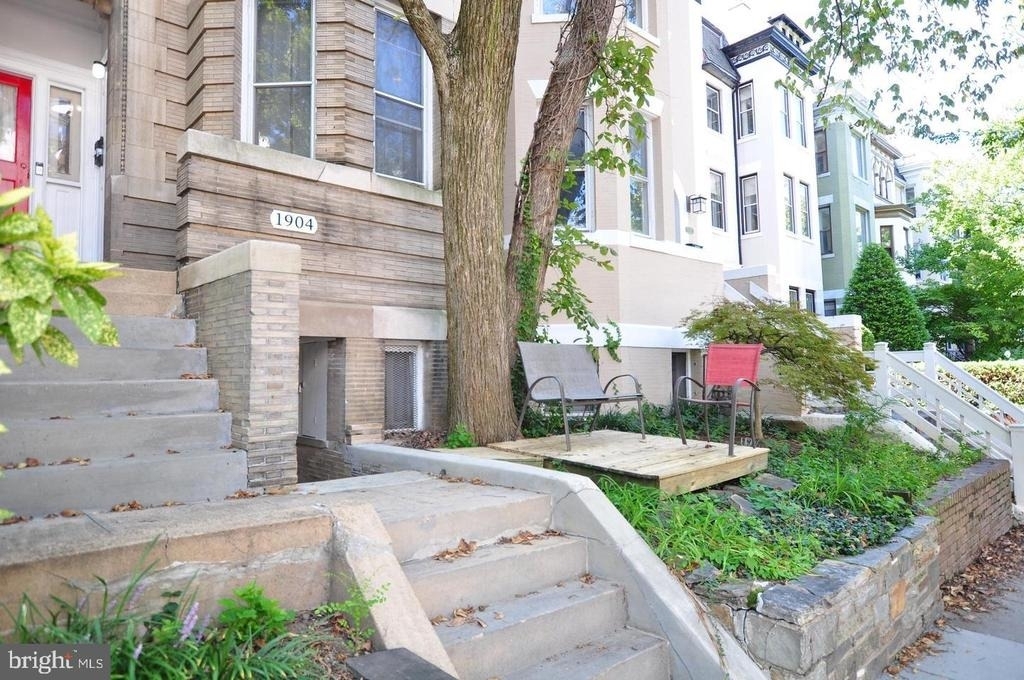 1904 Calvert Street Nw - Photo 1
