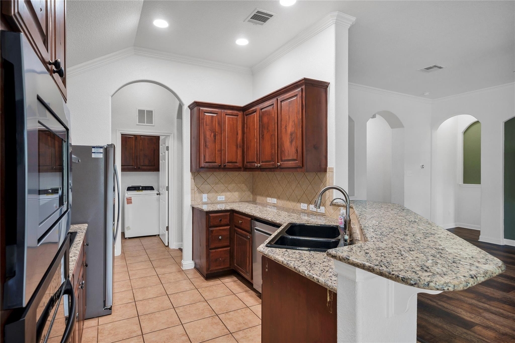 2811 Checker Dr - Photo 12