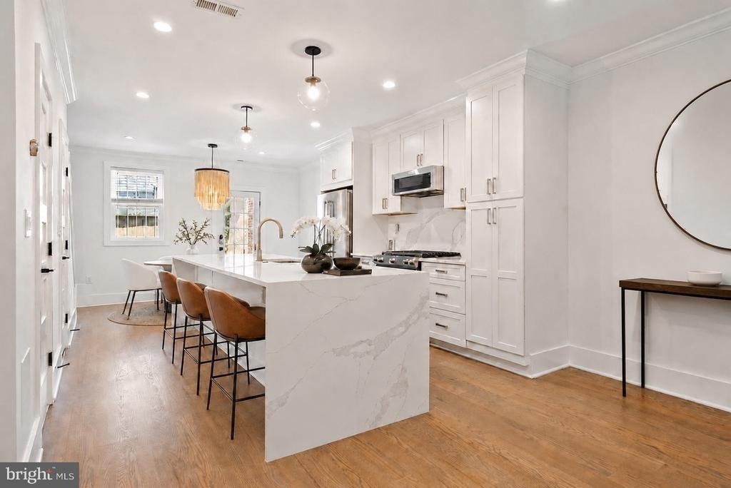477 Ridge Street Nw - Photo 1