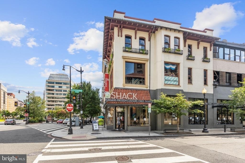 1711 Massachusetts Avenue Nw - Photo 18