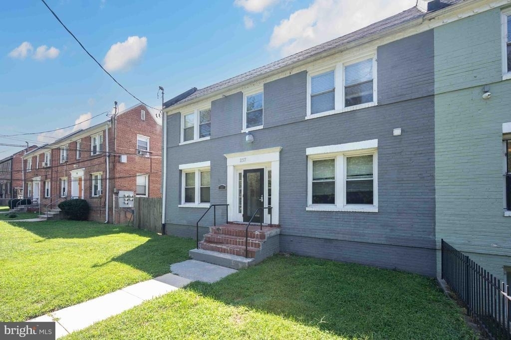 257 Newcomb Street Se - Photo 2