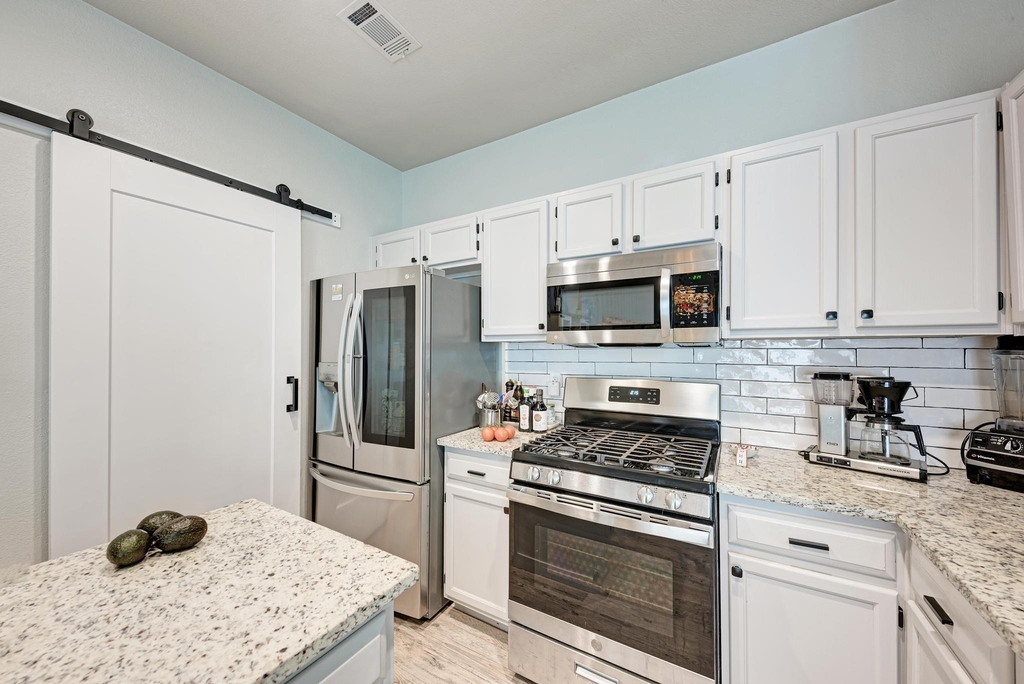 922 Thackeray Ln - Photo 15