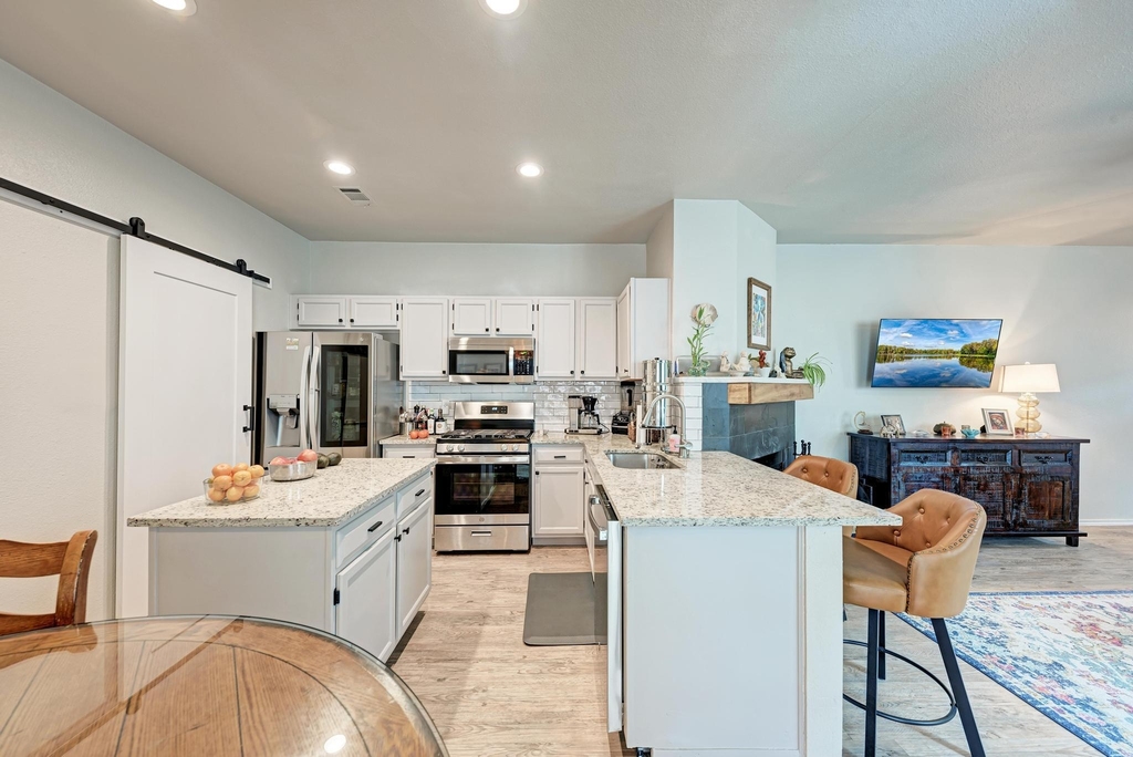 922 Thackeray Ln - Photo 10