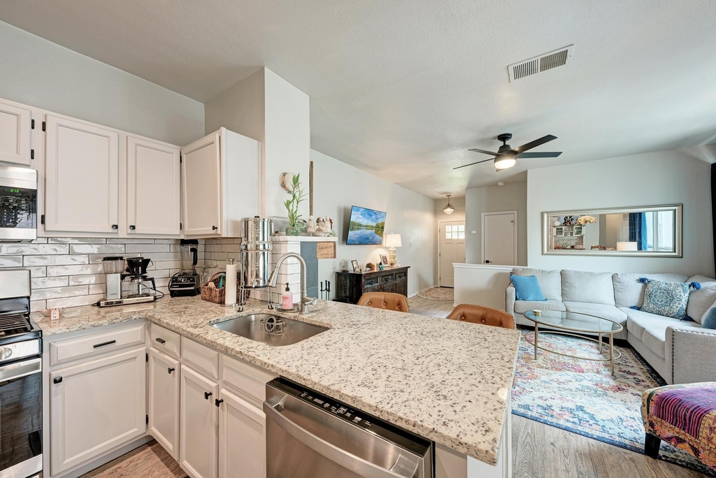 922 Thackeray Ln - Photo 13
