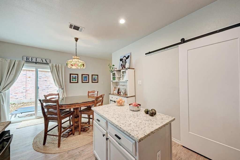 922 Thackeray Ln - Photo 12