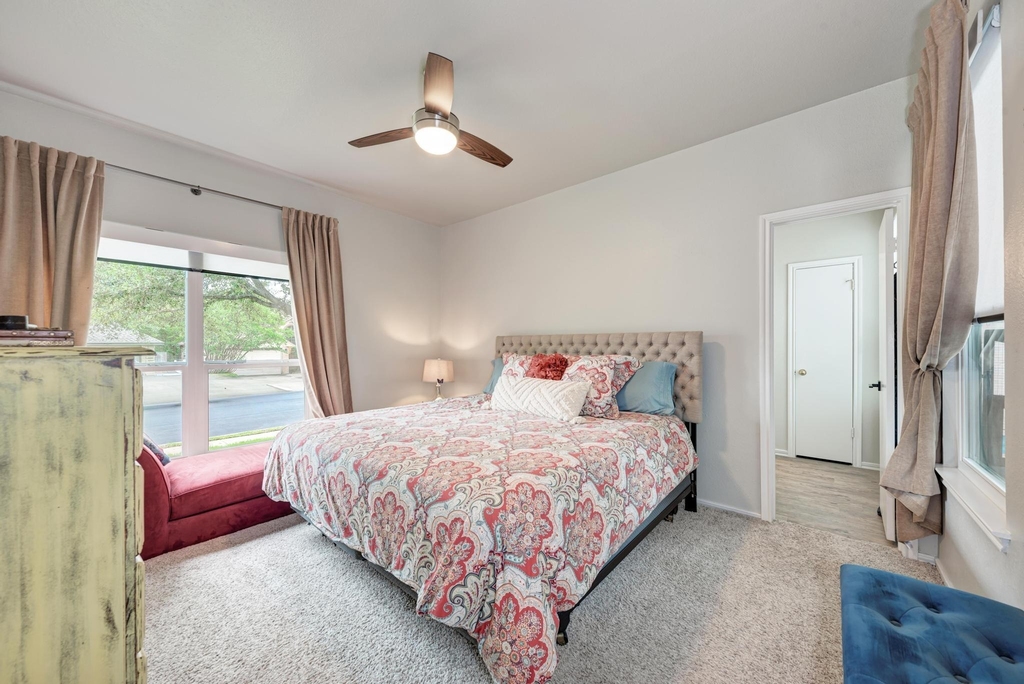 922 Thackeray Ln - Photo 18