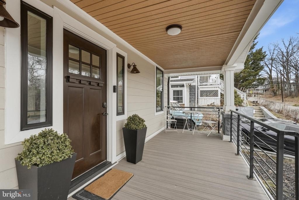 2211 Franklin Street Ne - Photo 3