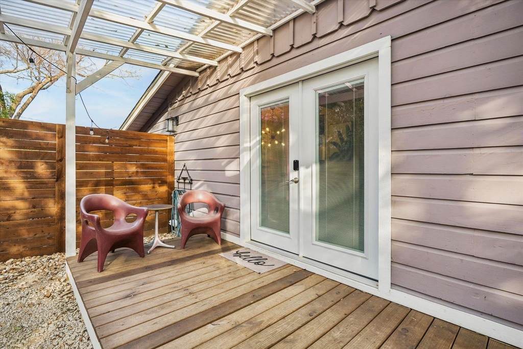 211 Lessin Ln - Photo 3