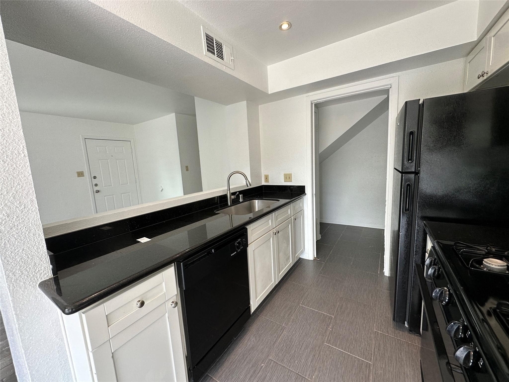 6003 Cougar Dr - Photo 5