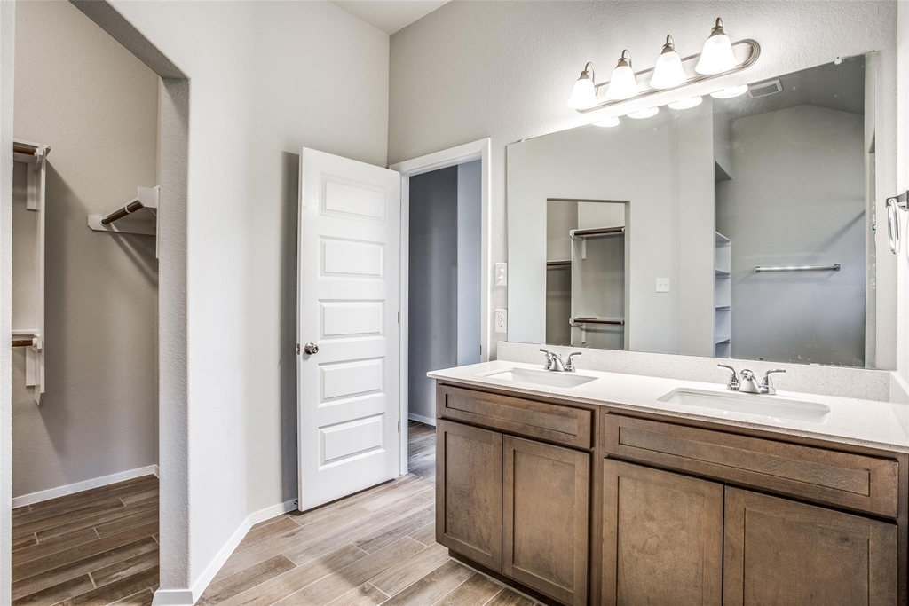225 Trailside Ln - Photo 4