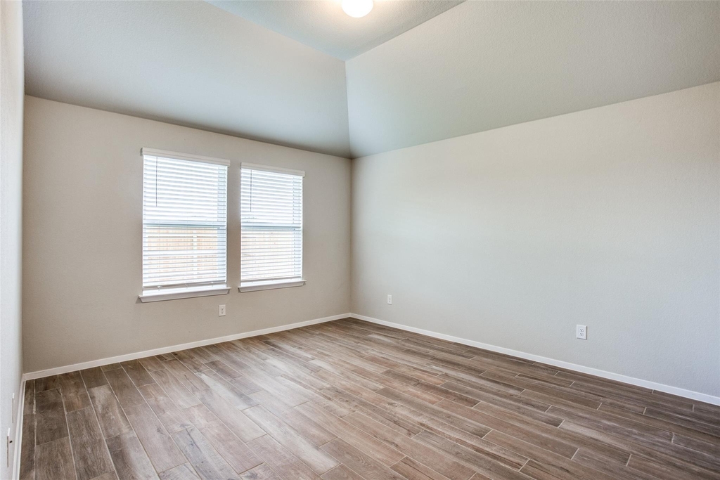 225 Trailside Ln - Photo 3