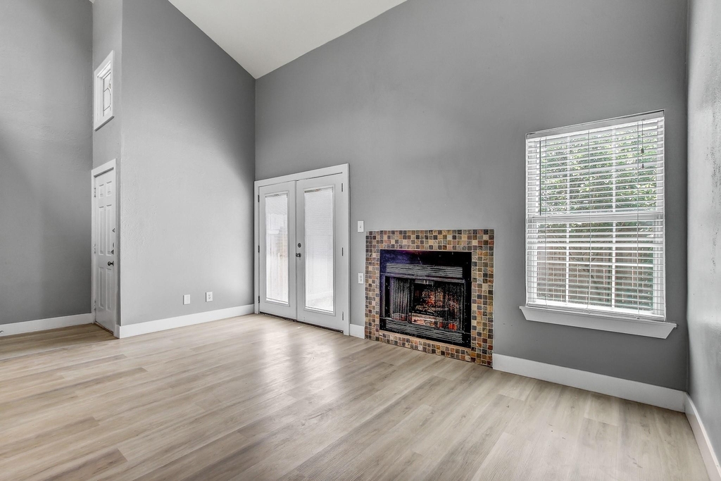 1010 Rundberg Ln - Photo 4