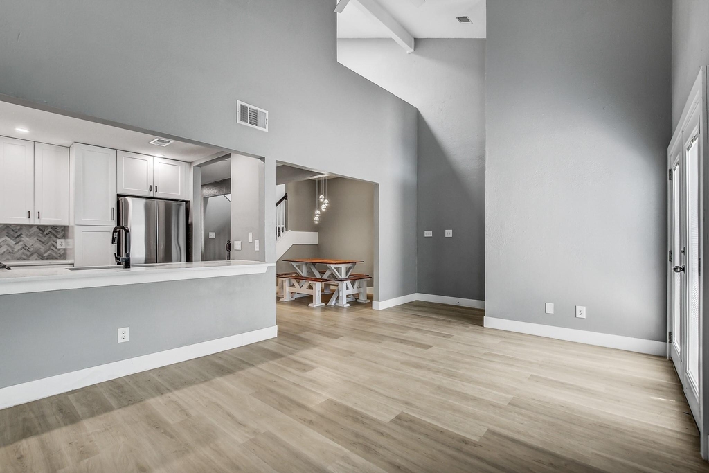 1010 Rundberg Ln - Photo 2