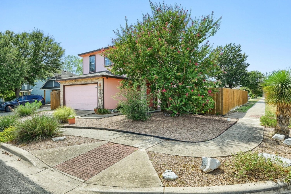 7425 Thannas Way - Photo 1