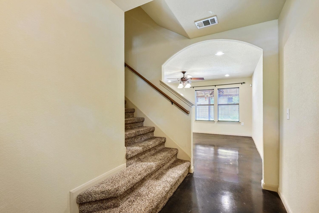 7425 Thannas Way - Photo 3