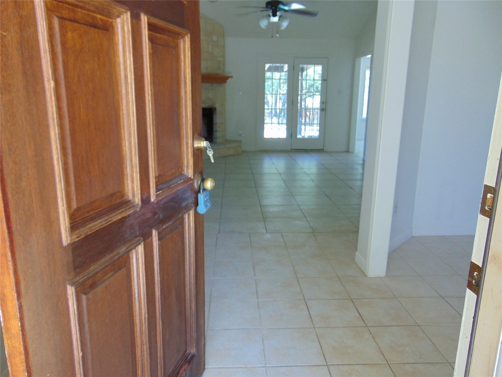 805 Barton Creek Dr - Photo 2