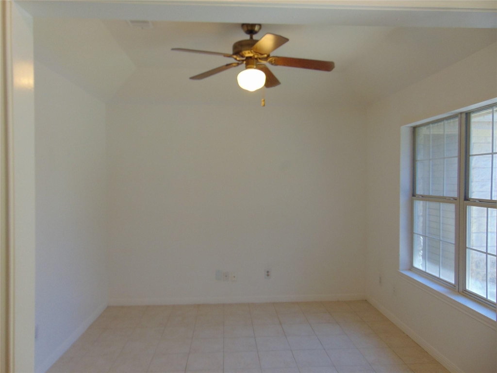 805 Barton Creek Dr - Photo 4