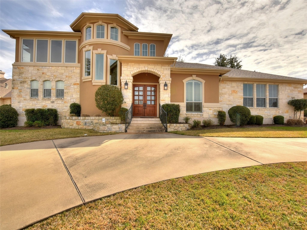 210 Clubhouse Dr - Photo 1
