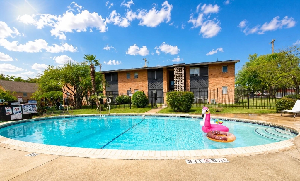 3304 Red River St - Photo 0