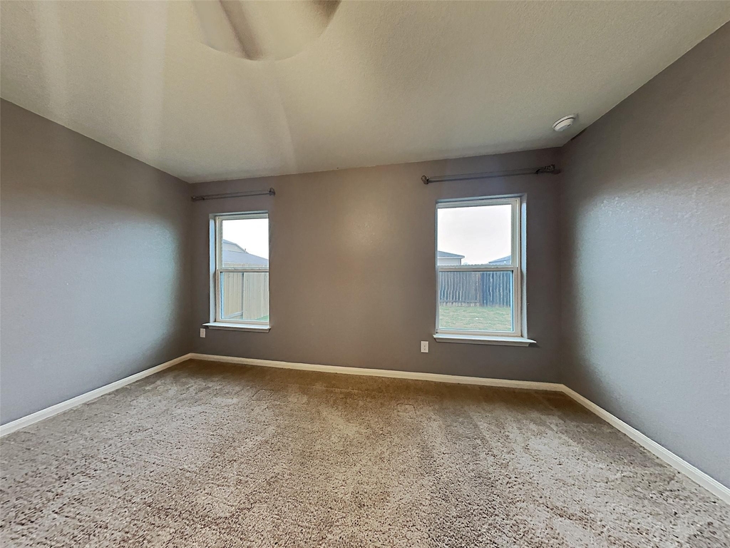 1404 Breanna Ln - Photo 5