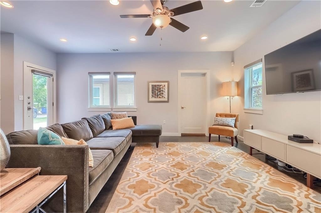 900 Capitol Ct - Photo 14