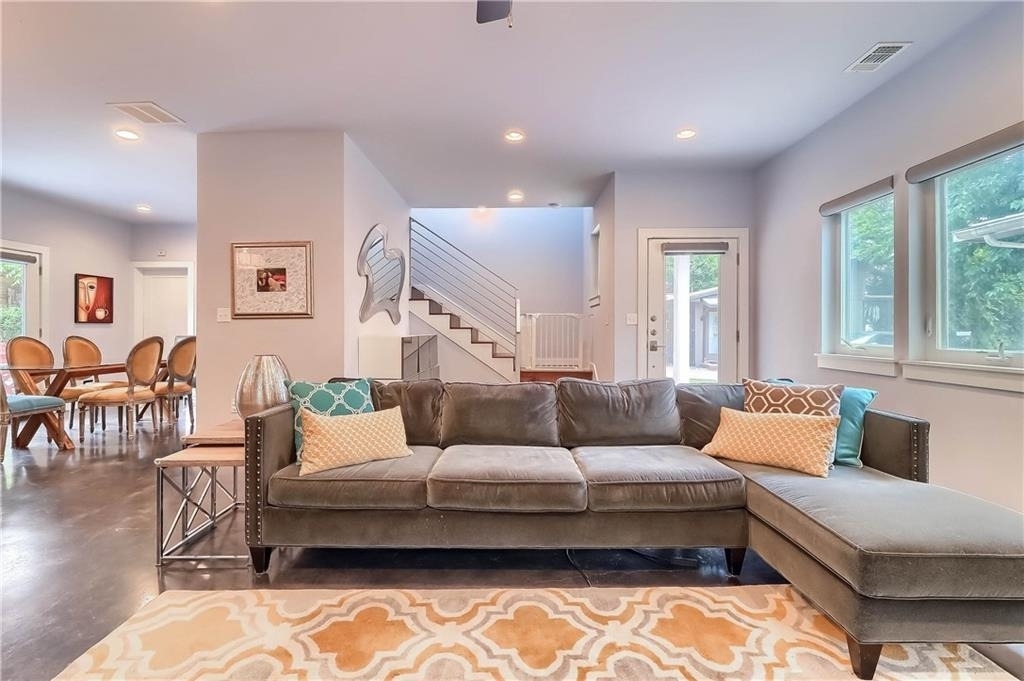 900 Capitol Ct - Photo 5
